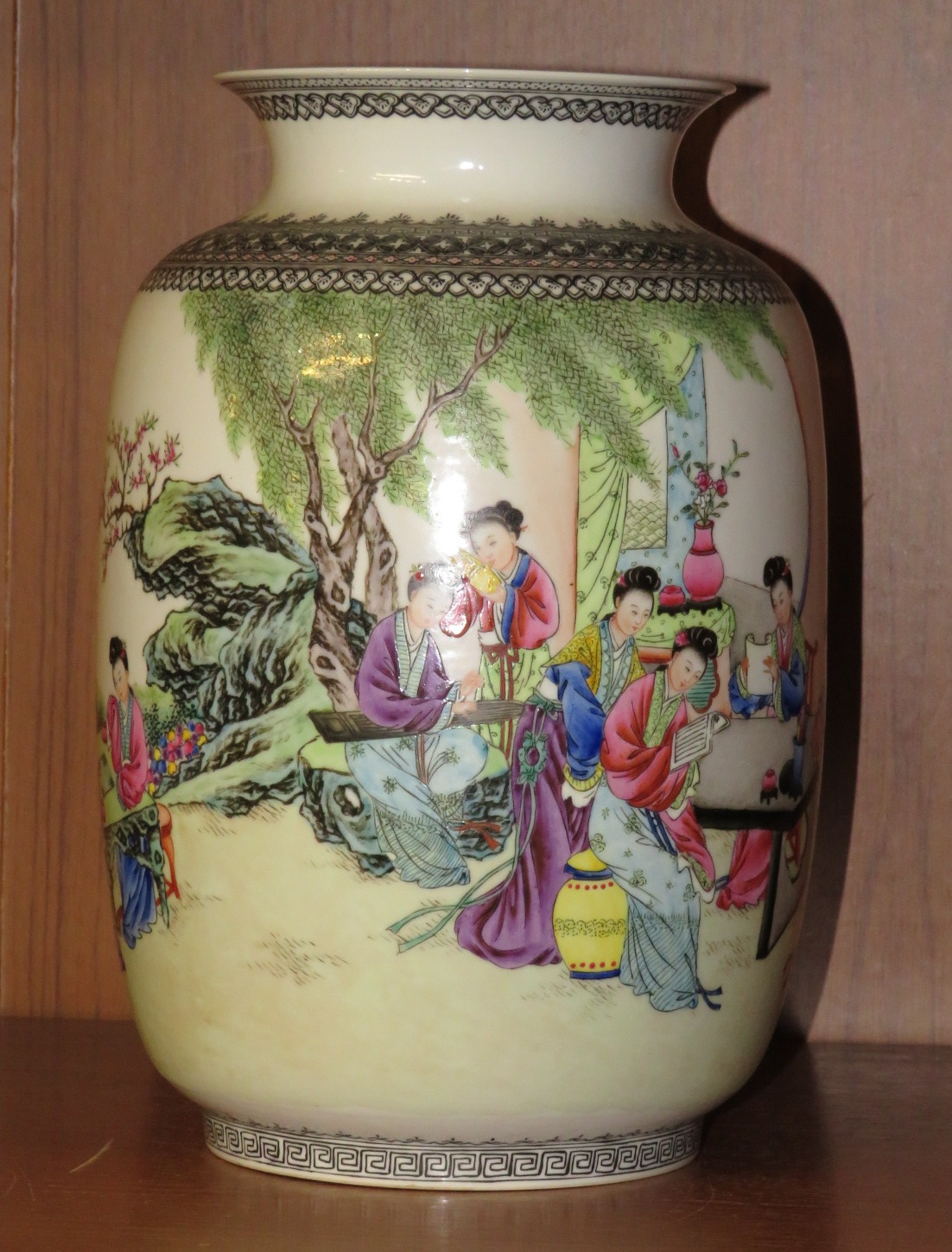 Chinese porcelain vase of broad cylindrical form with flared neck, enamelled in the famille rose - Image 8 of 14