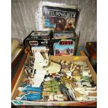 SELECTION OF VINTAGE STAR WARS TOYS AND COMICS INCLUDING LOOSE ACTION FIGURES, BOXED MINI RIGS ETC