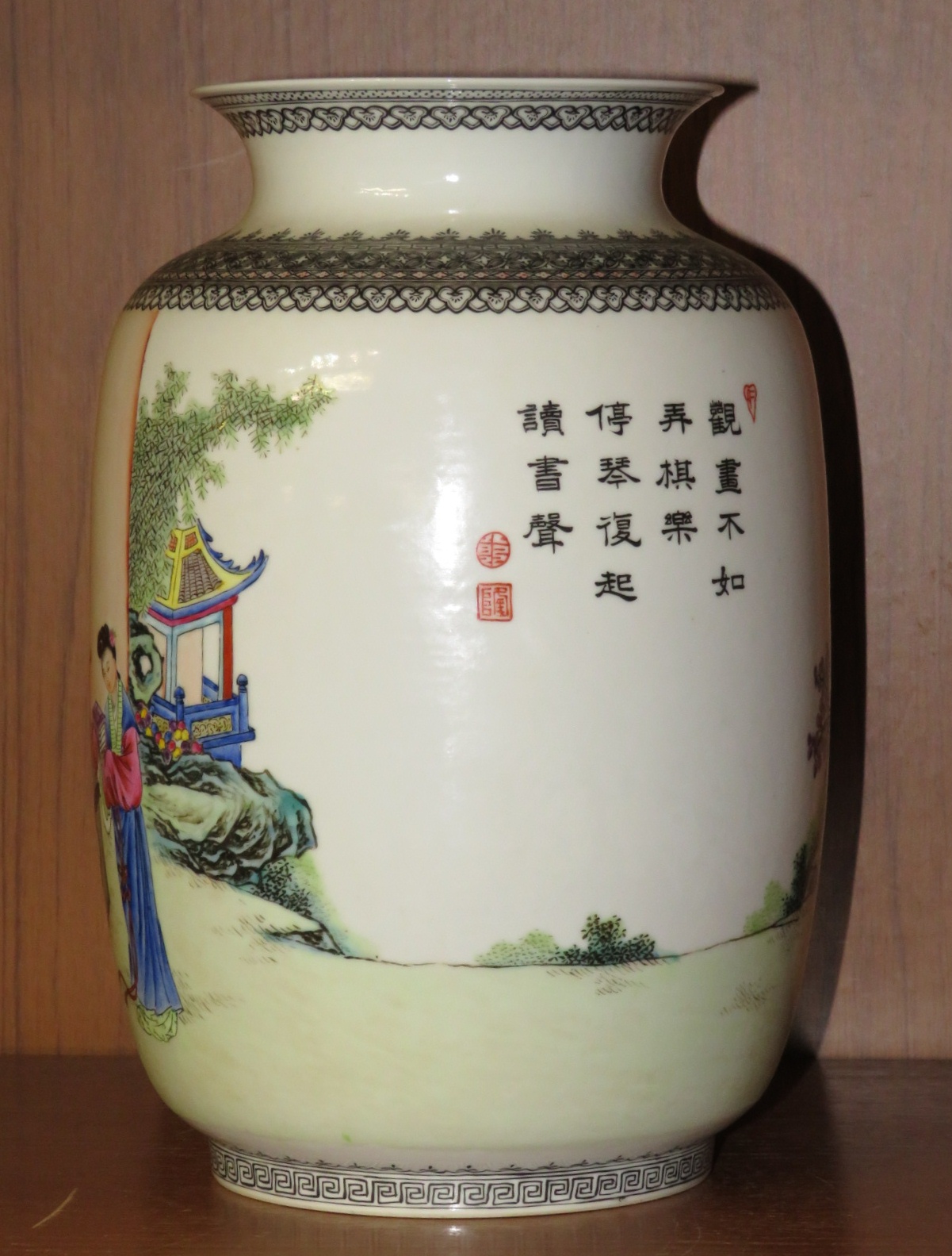 Chinese porcelain vase of broad cylindrical form with flared neck, enamelled in the famille rose - Image 10 of 14
