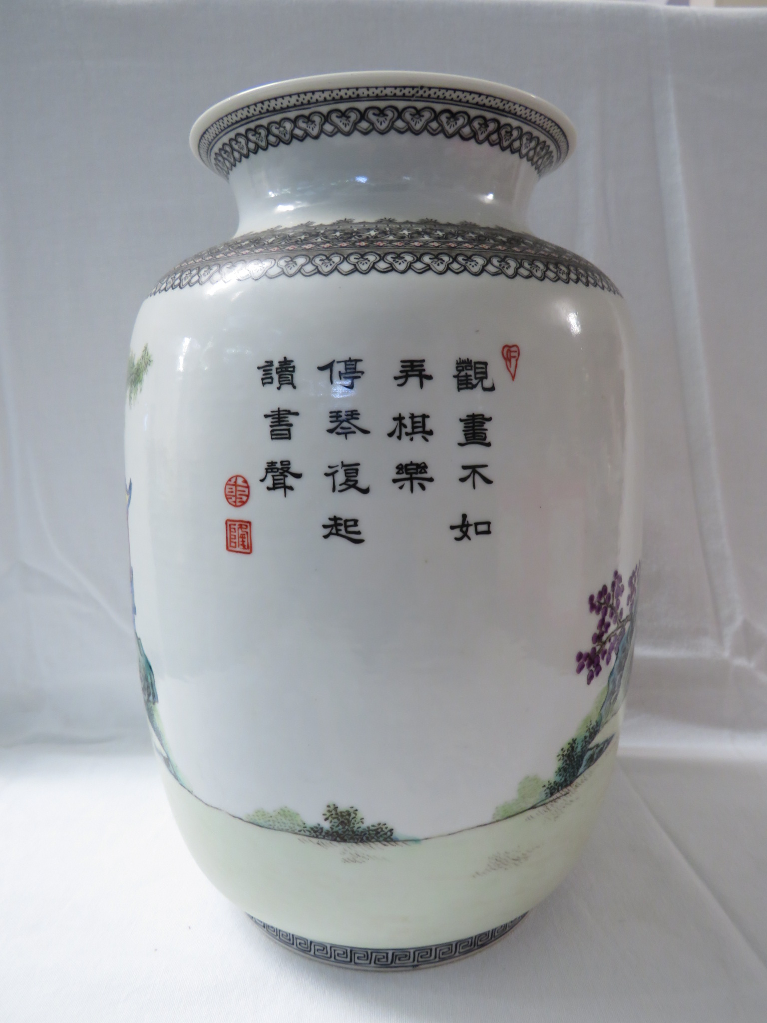 Chinese porcelain vase of broad cylindrical form with flared neck, enamelled in the famille rose - Image 3 of 14