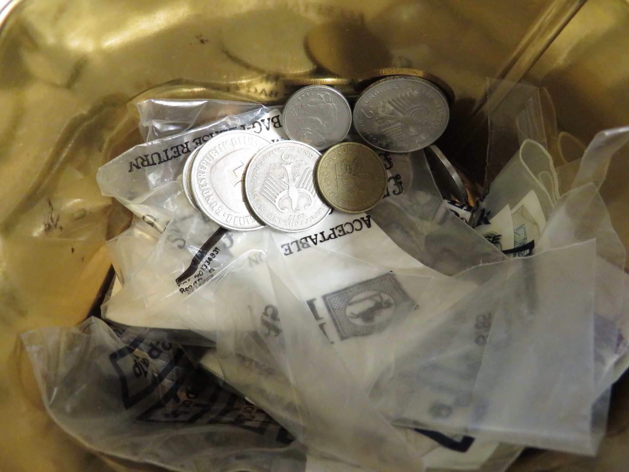 TIN OF ASSORTED COINS AND BANK NOTES - Image 3 of 5