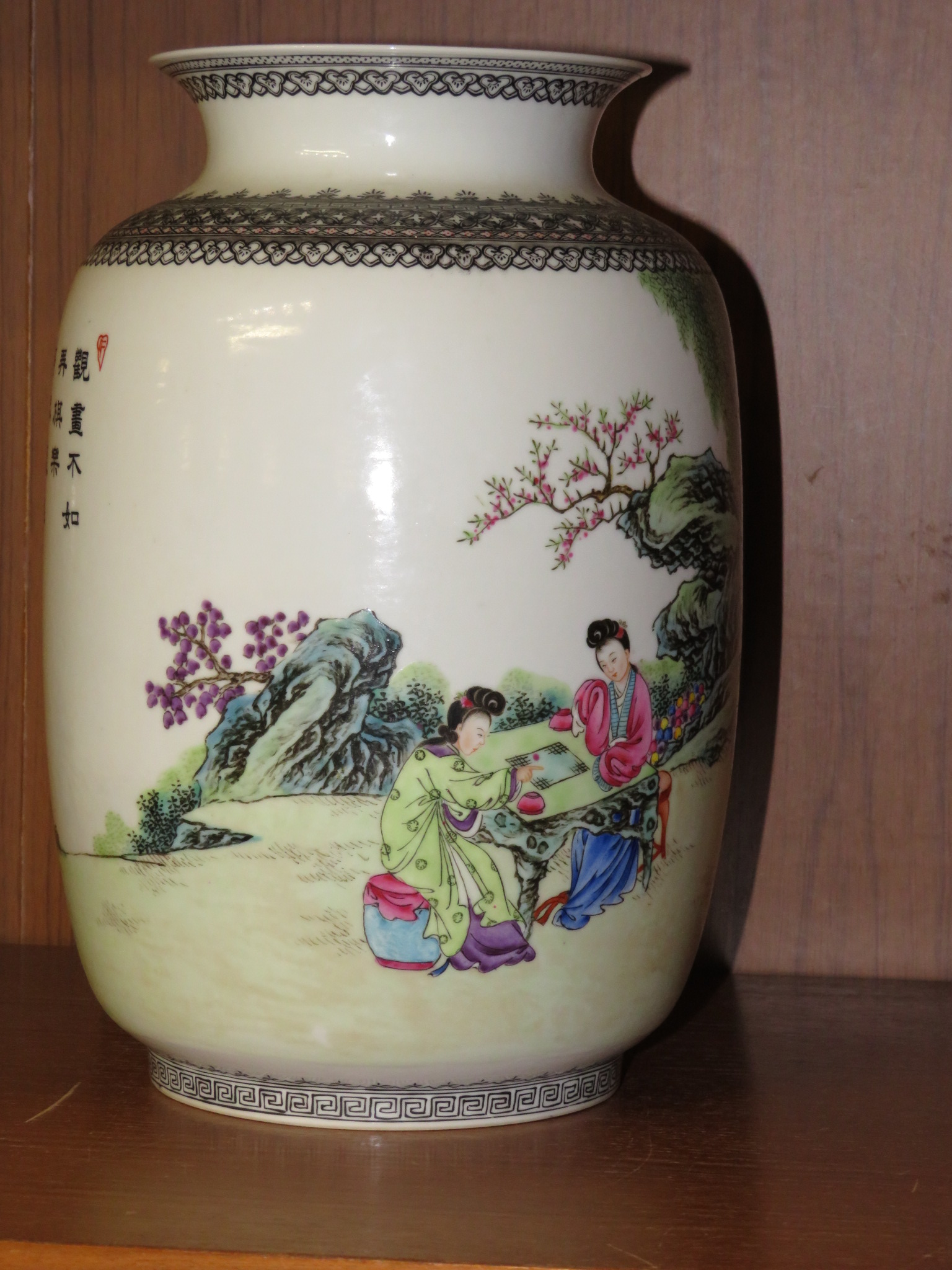 Chinese porcelain vase of broad cylindrical form with flared neck, enamelled in the famille rose - Image 12 of 14