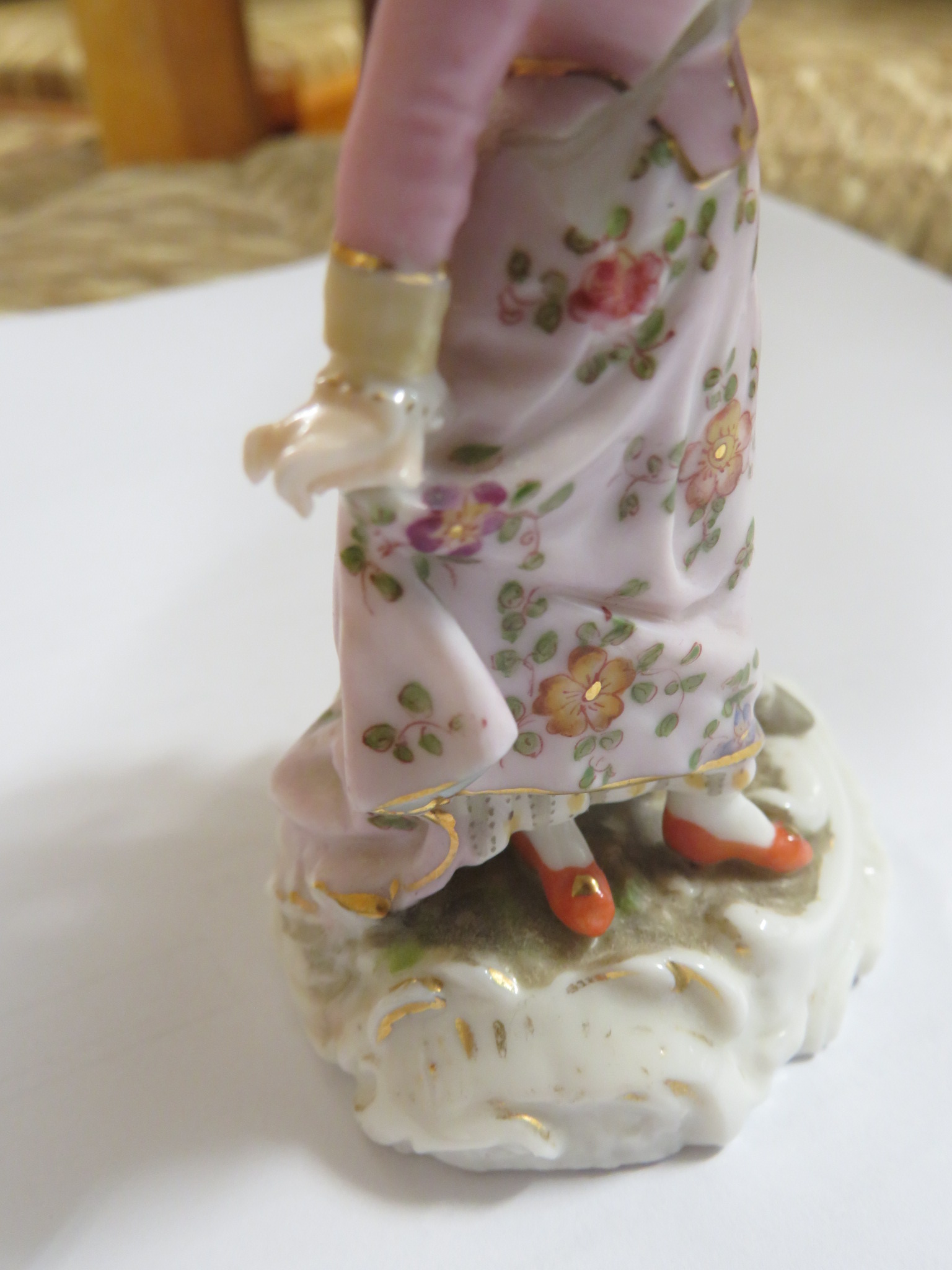 SITZENDORF FIGURE OF WOMAN PLAYING MANDOLIN AND DAMAGED CONTINENTAL PORCELAIN FIGURAL GROUP WITH - Image 8 of 13