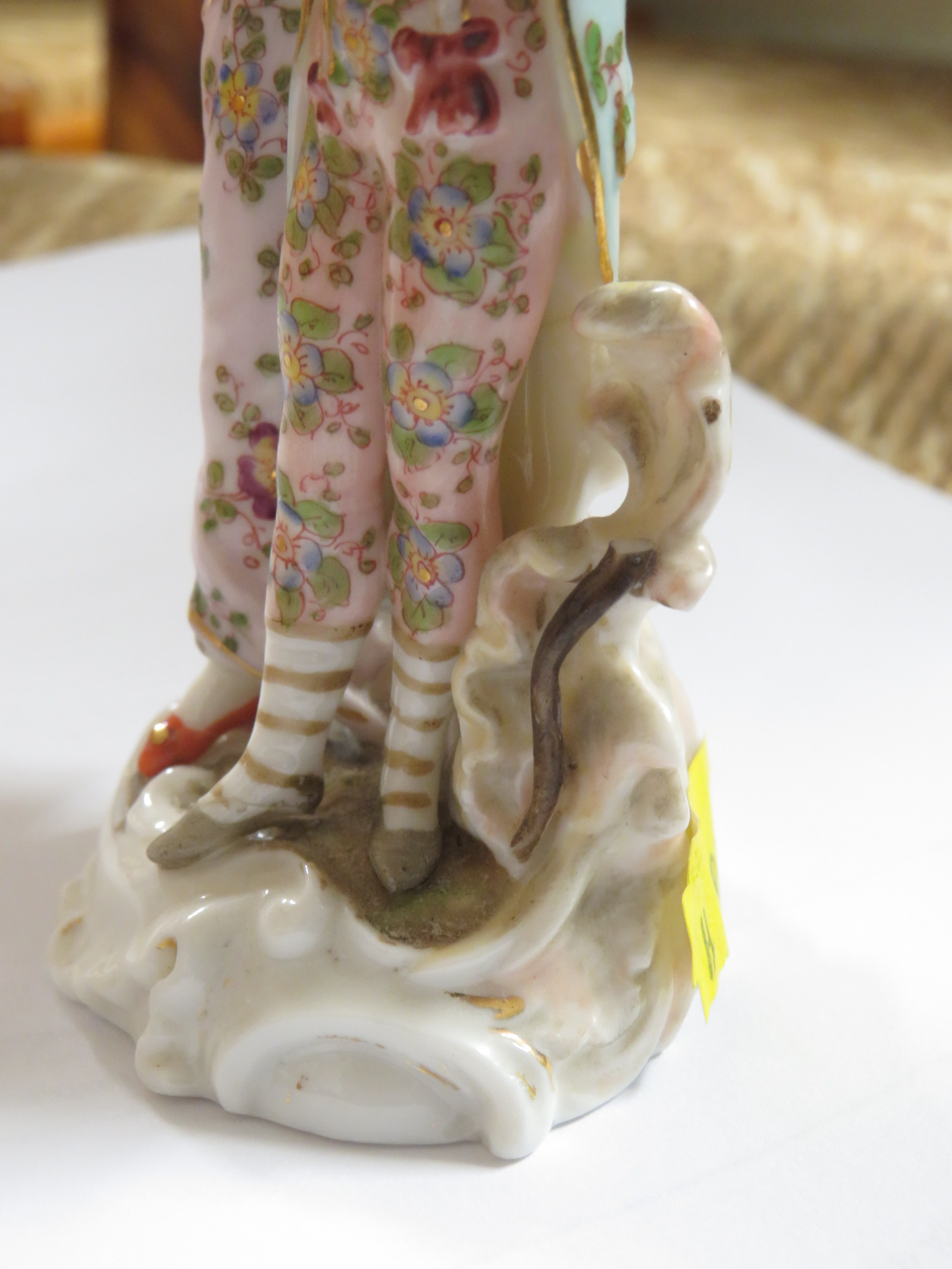 SITZENDORF FIGURE OF WOMAN PLAYING MANDOLIN AND DAMAGED CONTINENTAL PORCELAIN FIGURAL GROUP WITH - Image 4 of 13