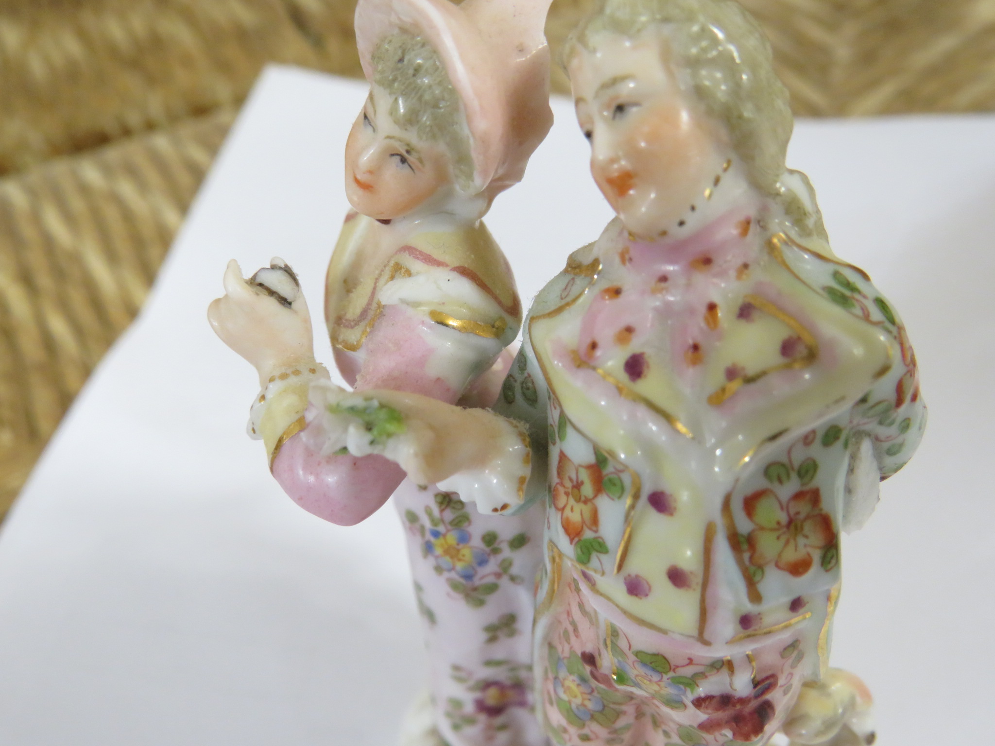 SITZENDORF FIGURE OF WOMAN PLAYING MANDOLIN AND DAMAGED CONTINENTAL PORCELAIN FIGURAL GROUP WITH - Image 10 of 13