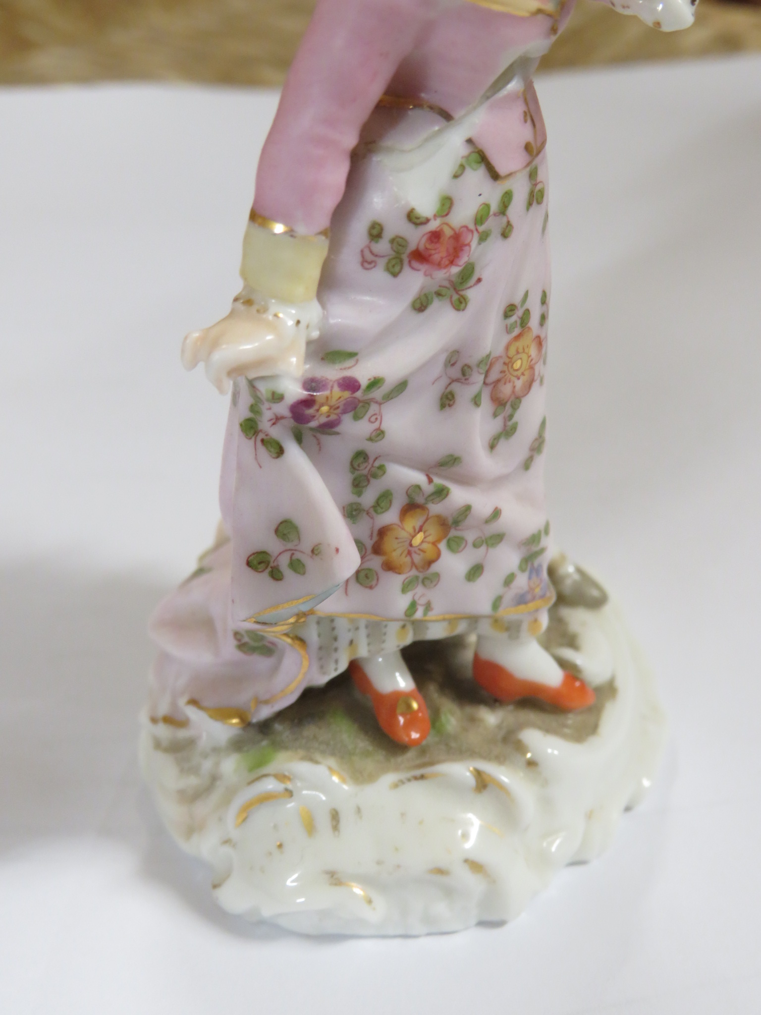 SITZENDORF FIGURE OF WOMAN PLAYING MANDOLIN AND DAMAGED CONTINENTAL PORCELAIN FIGURAL GROUP WITH - Image 3 of 13