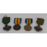 A pair WW1 medals 1914-1918 French Croix Du Gueere and Belgium & French Victory medals (4)