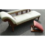 Edwardian mahogany chaise lounge in green upholstery