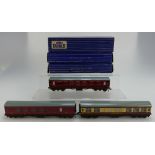 Hornby Dublo D22 00 Gauge Corridor Coaches 32022,