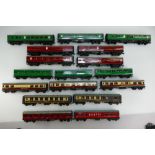 A Collecction of Hornby Dublo Red Boxed 00 Gauge Carriages to include Suburban Coach 4025 x2, 4026,