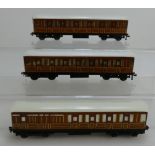 Hornby Dublo D1 00 Gauge Corridor Coach LNER 43402,