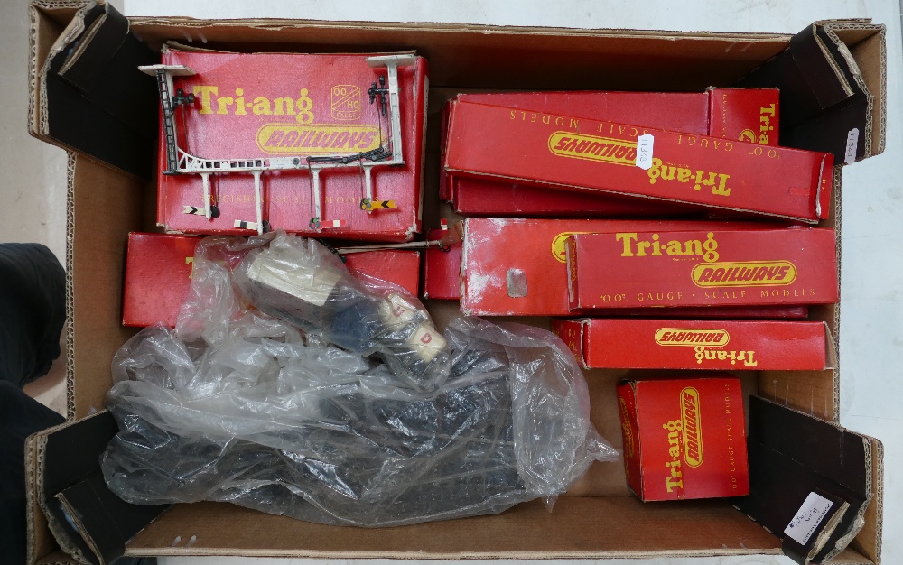 A mixed collection of Tri-Ang Railway 00 Gauge boxed items to include track, R24 coaches,