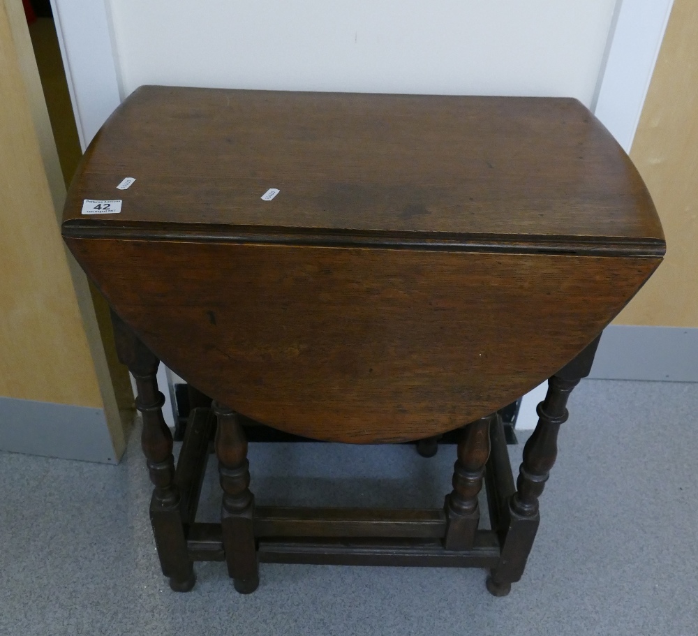 20th Century small oak drop leaf table