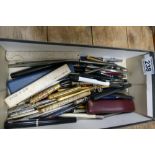 A collection of fountain pens including gold nibbed items (approx 20)