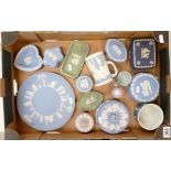 A good collection of multicoloured Wedgwood items to include Lilac lidded boxes, Sage green pin