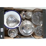 A mixed collection of items to include modern silver plated ware, Aynsley pasta bowls with cobolt