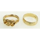 18ct gold rings x 2 - Wedding band & knot ring, sizes P & M. Weight 11.