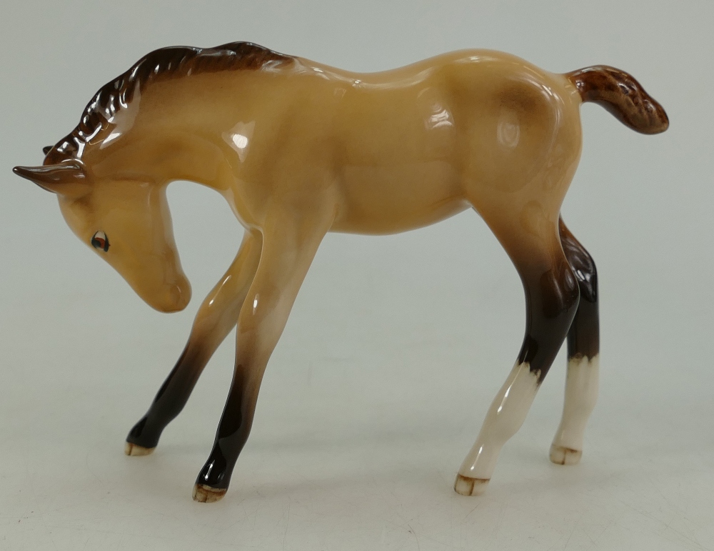 Beswick foal in dun facing down, - Image 3 of 3