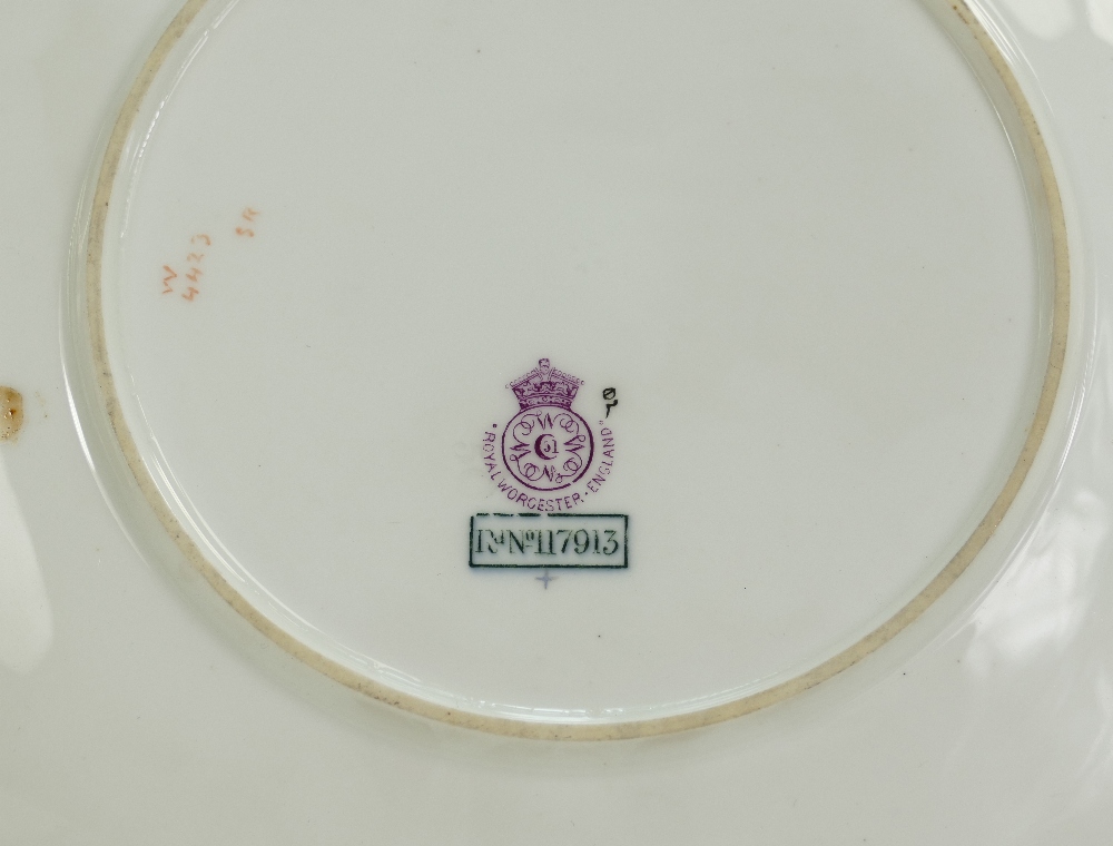 A collection of Royal Worcester dinner ware with foliage and spider decoration to include plates - Image 2 of 3