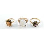 Vintage group of 3 yellow coloured metal inc. one 9ct hallmarked dress rings - Garnet, cameo & onyx.