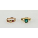 18ct gold green stone ring hallmarked Chester 1922 (size O),