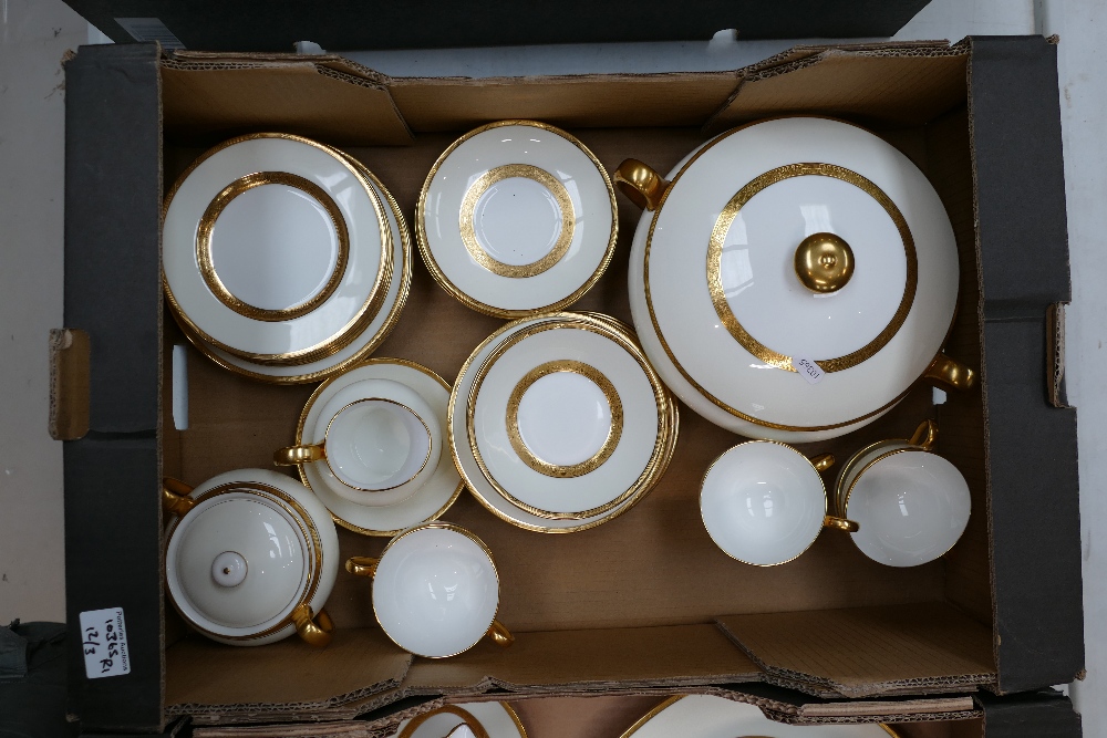 A large collection of Minton Gilt decorated dinnerware in the K100 pattern to include dinner plates, - Image 5 of 5