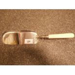 Silver crumb scoop with armorial, Sheffield 1907 maker HA split handle total weight 6oz