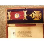 Cased 1933 9ct gold RAOB Jewel Birmingham maker F&S in the form of a cross with enamel and buffalo