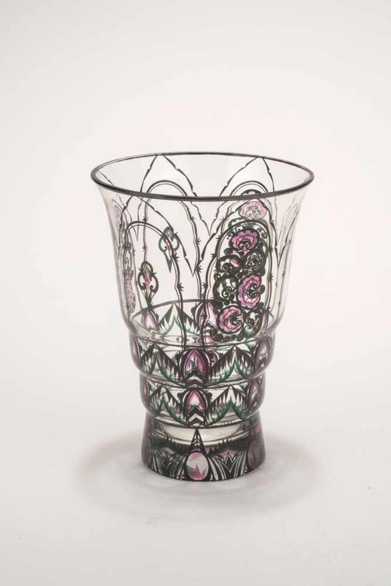 Steinschönau Vase, 1910-15 H. 14,8 cm. Farbloses Glas, umlaufende Email- und Schwarzlotbemalung, - Bild 3 aus 3