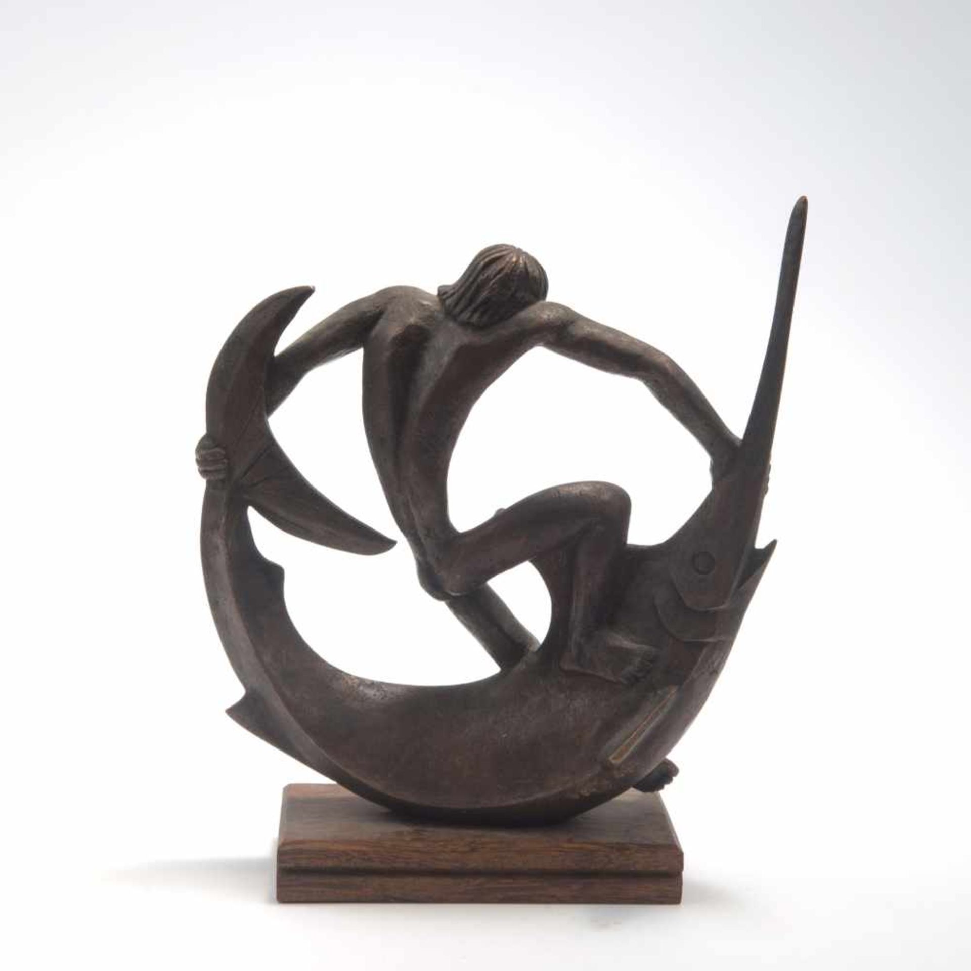 Edwin Scharff (Neu-Ulm 1887 - 1955 Hamburg) 'Jüngling mit Schwertfisch', 1950er Jahre Bronze, - Bild 3 aus 3