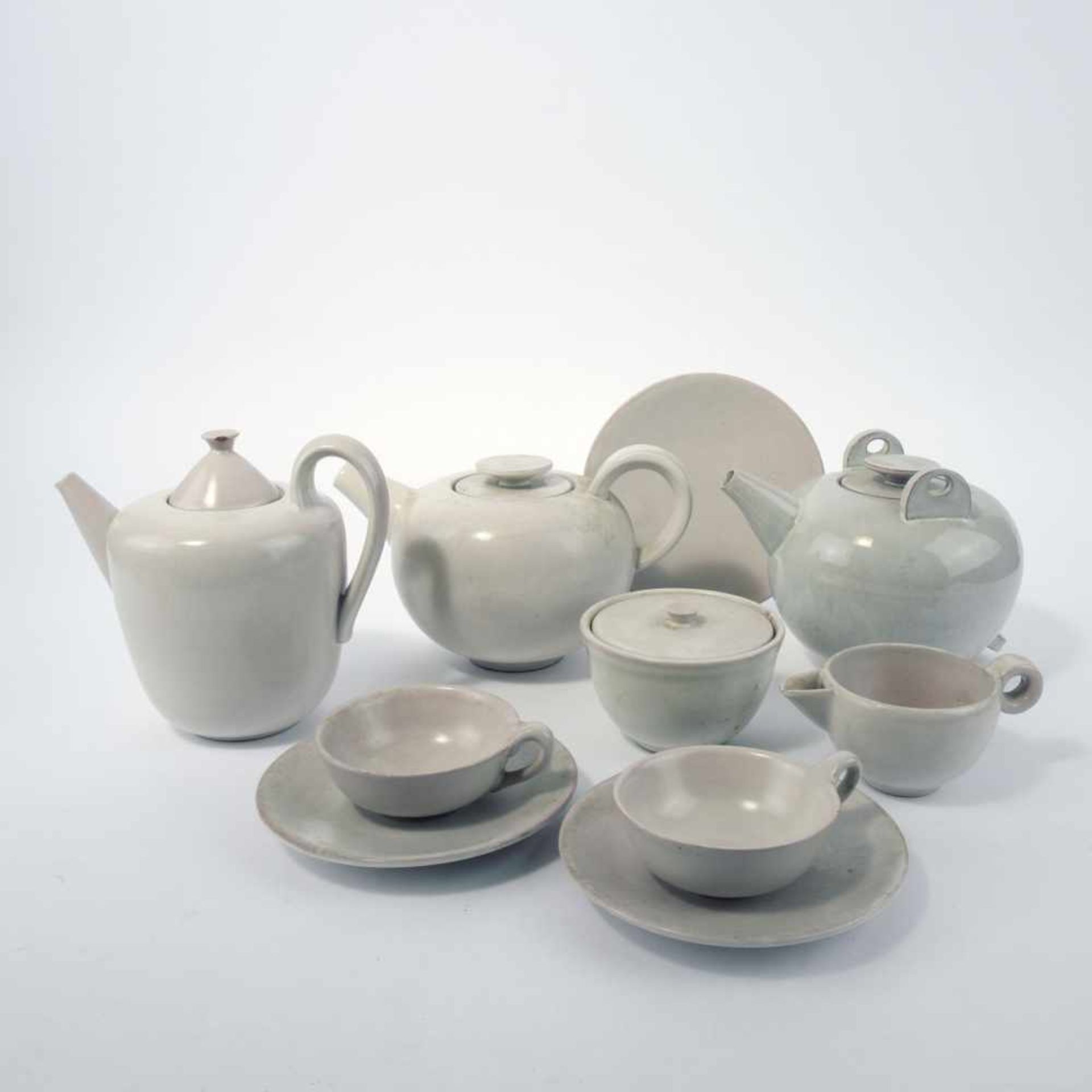 Otto Lindig Teeservice, 1920-25 16 Teile. Teekanne mit Henkelvorrichtung: H. 16,3 cm; Teekanne: H.