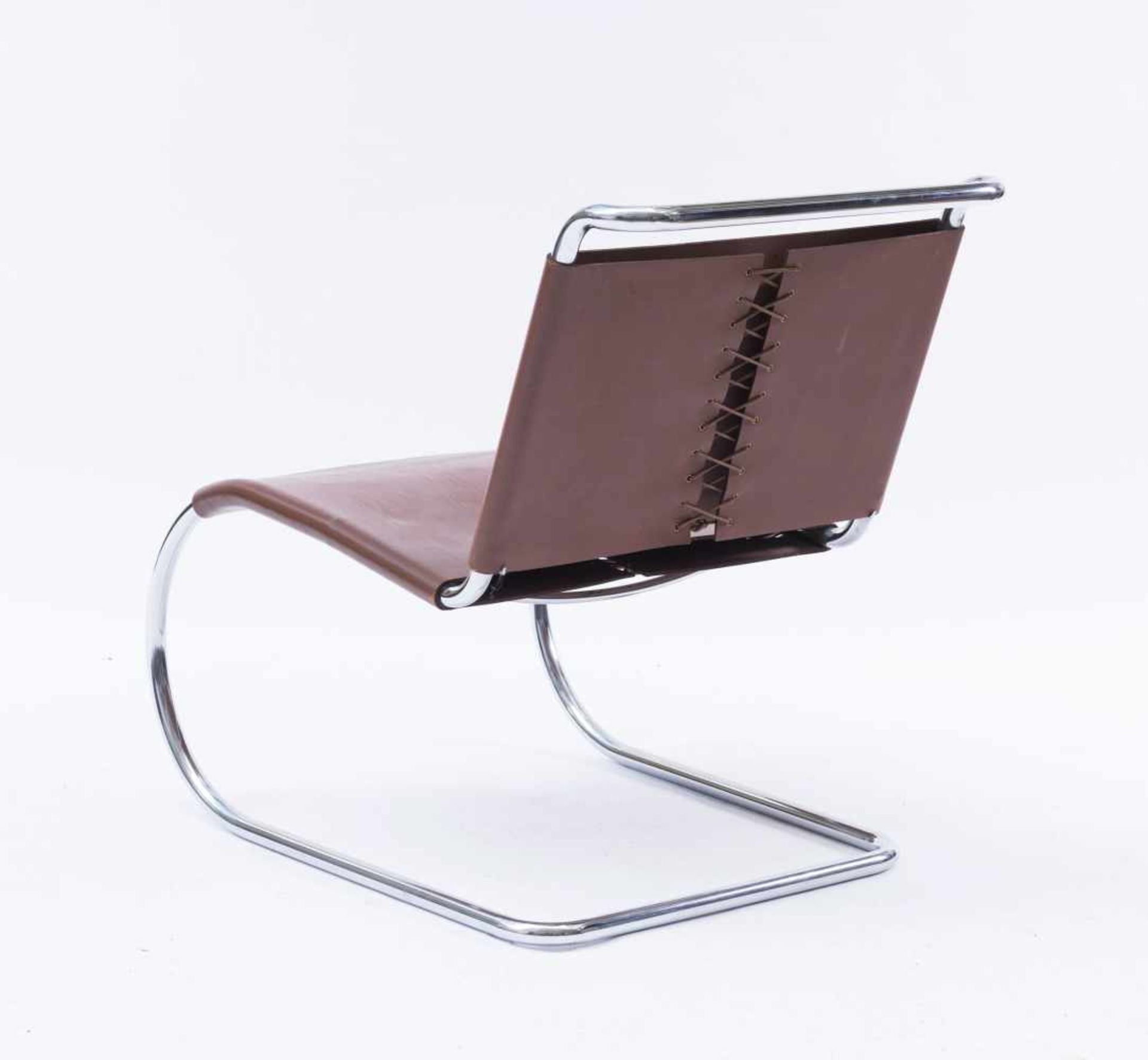 Ludwig Mies van der Rohe Sessel 'MR 30', 1932 H. 78 x 58 x 84,5 cm. Knoll International, New York, - Bild 3 aus 3