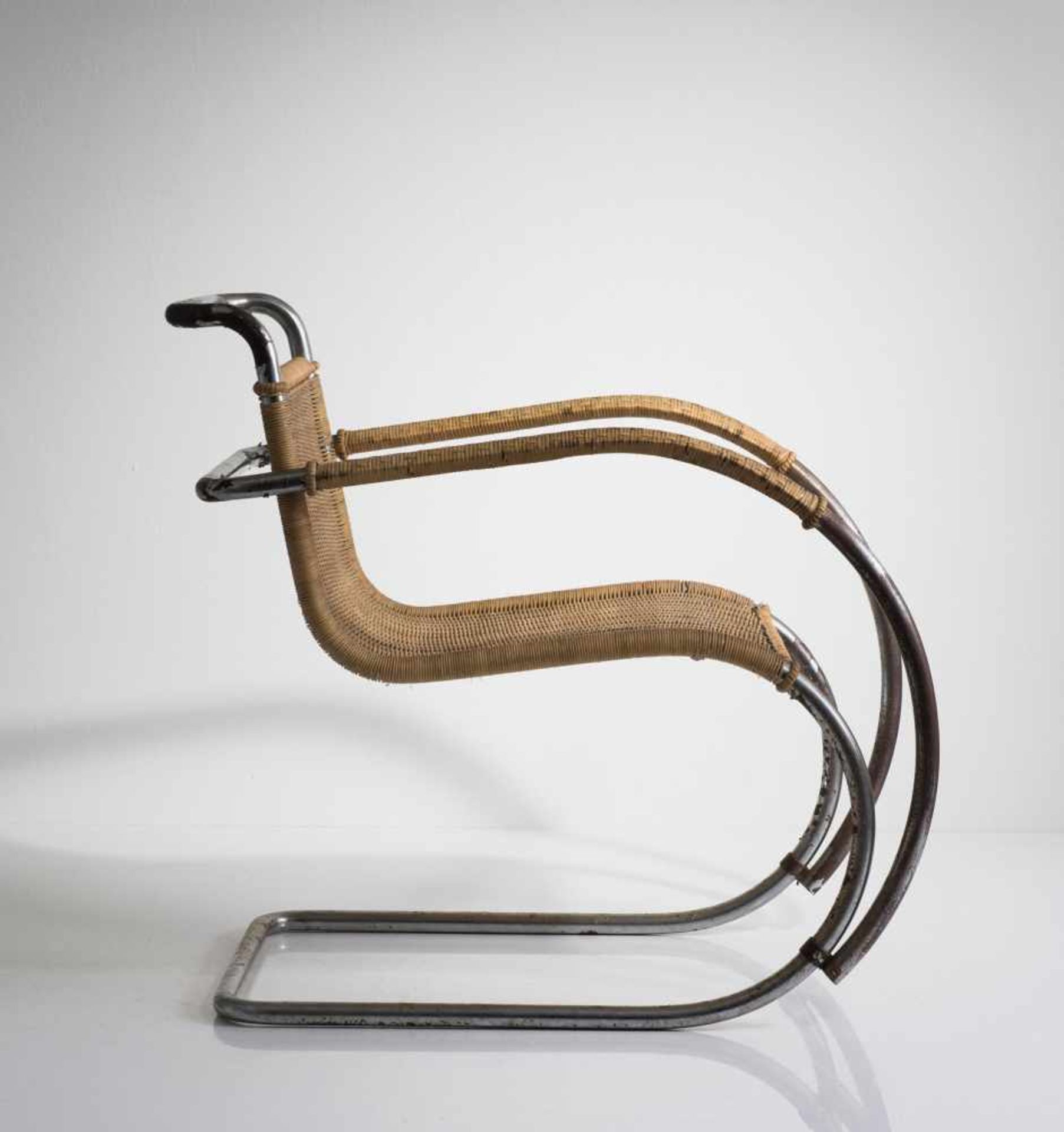 Ludwig Mies van der Rohe Freischwinger 'MR 20', um 1927 H. 82 x 57,5 x 89,5 cm; Rohr-Dm. 2,7 cm (!). - Bild 12 aus 17