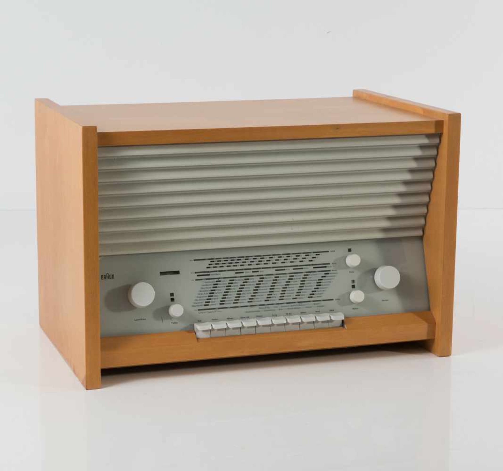 Hans Gugelot Radio 'Tischsuper G11-7', 1958 H. 35,5 x 54 x 34 cm. Braun AG, Frankfurt am Main.