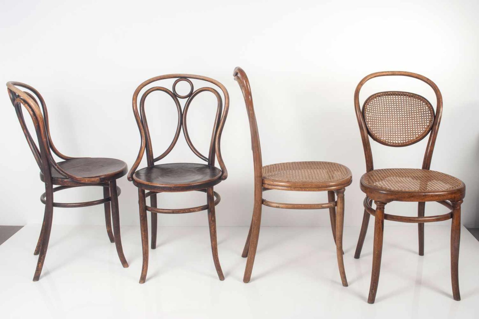 Thonet, Wien; Fischel & Söhne, Niemes Vier Stühle '19', '3' und '11' , um 1890 H. 90 x 43 x 56 cm; - Bild 4 aus 4