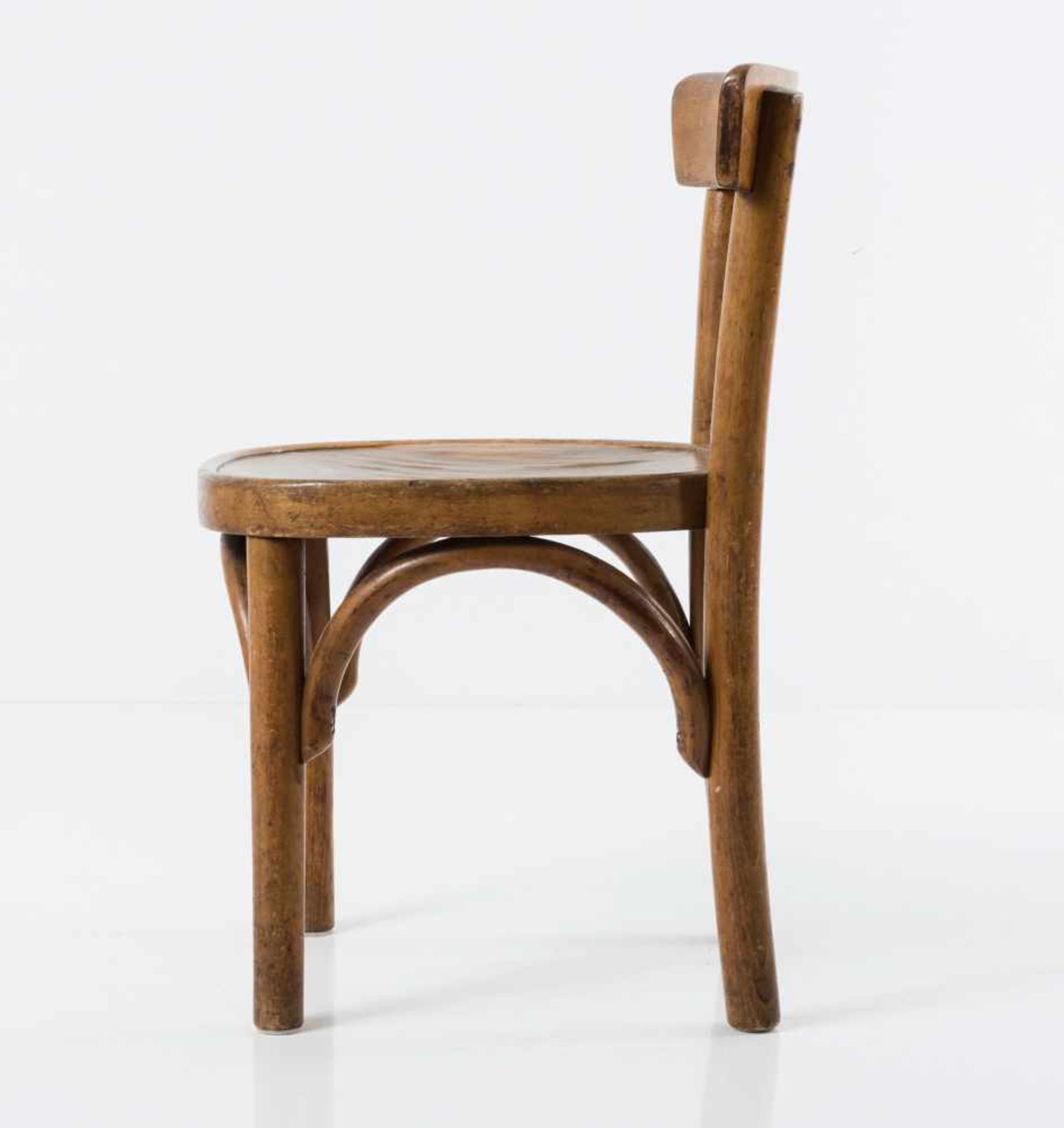 Ferdinand Kramer Kinderstuhl, um 1926 H. 56,5 x 36,5 x 35,5 cm. Thonet Mundus. Bugholz, - Bild 3 aus 3