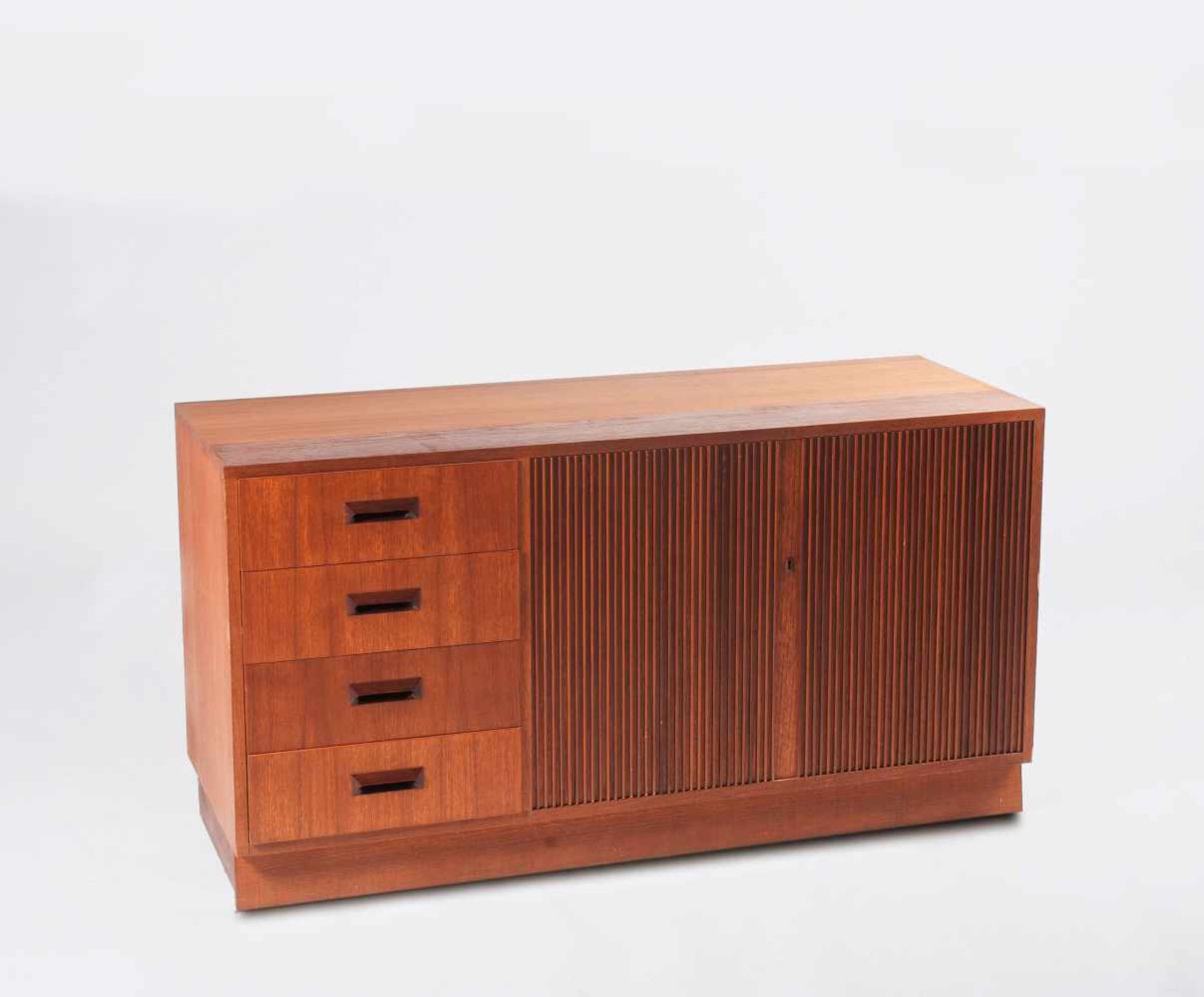 Deutsche Werkstätten, Köln Zwei Sideboards, 1960er Jahre H. 70-76 x 132 x 49 cm. - Bild 7 aus 13