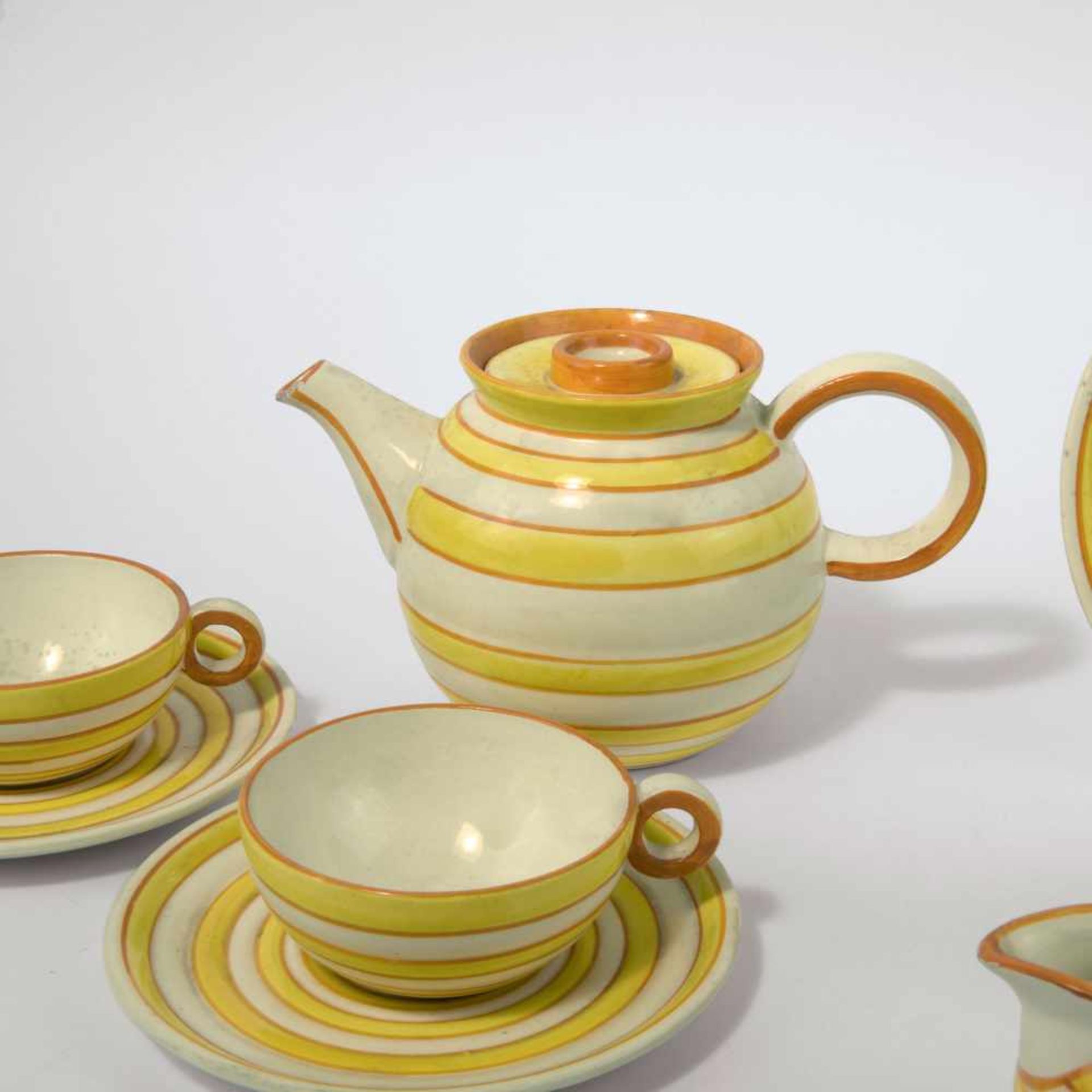 Eva Zeisel-Stricker Teeservice, um 1928 Sechs Teile. Teekanne: H. 12,7 cm; Milchkanne: H. 7,5 cm; - Bild 6 aus 6