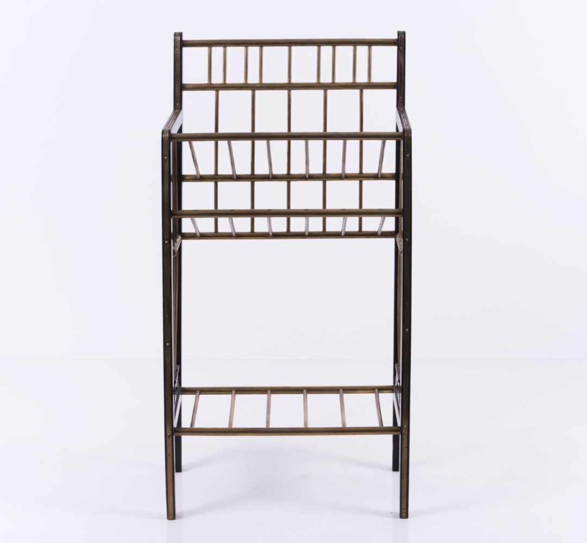 Ernst Rockhausen Söhne, Waldheim i. S. Zeitschriftenhalter / Etagere, um 1930 H. 92,5 x 47 x 30 - Bild 3 aus 6