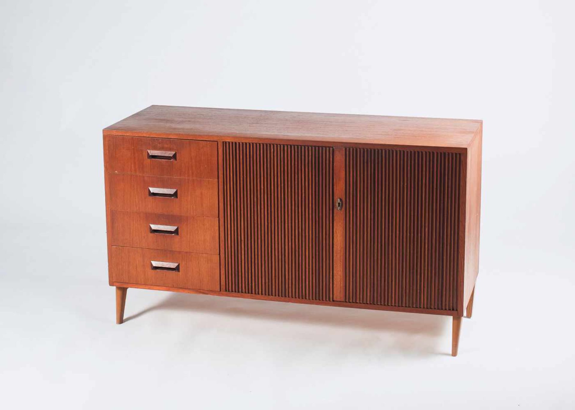 Deutsche Werkstätten, Köln Zwei Sideboards, 1960er Jahre H. 70-76 x 132 x 49 cm.