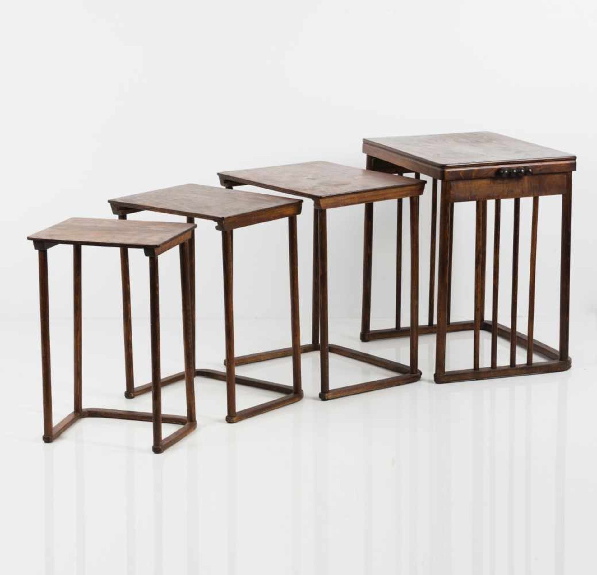 Vier Satztische '986', um 1905 Josef Hoffmann H. 64,5-75,5 cm; 60 x 42,8-34,3 x 27,3 cm. J. & J. - Bild 4 aus 7