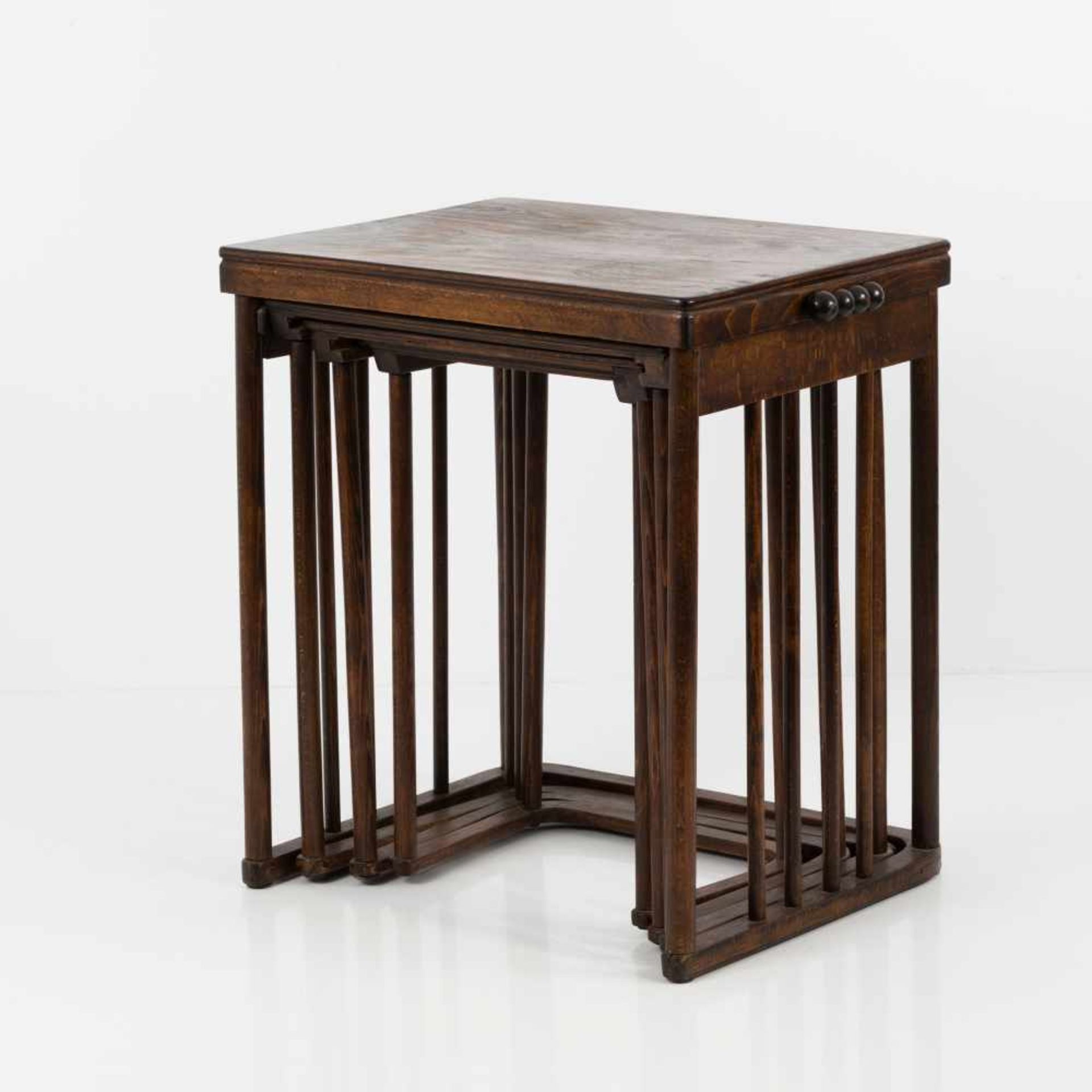 Vier Satztische '986', um 1905 Josef Hoffmann H. 64,5-75,5 cm; 60 x 42,8-34,3 x 27,3 cm. J. & J. - Bild 2 aus 7