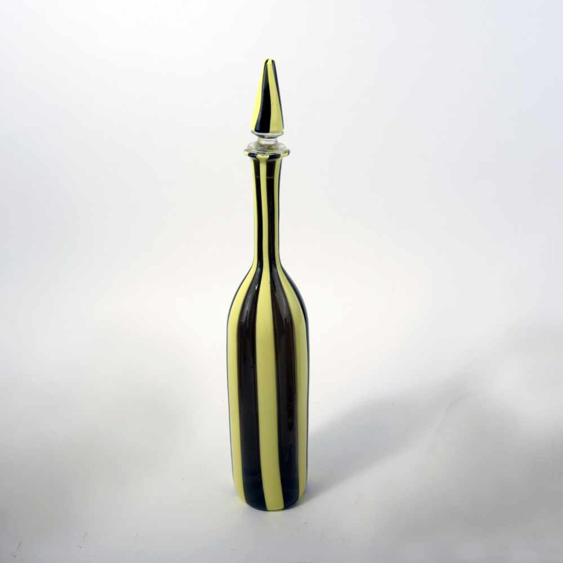 Flasche mit Stopfen 'A canne', 1956 Paolo Venini Zylindrisch. H. 46 cm. Ausführung Venini & C. - Bild 2 aus 3