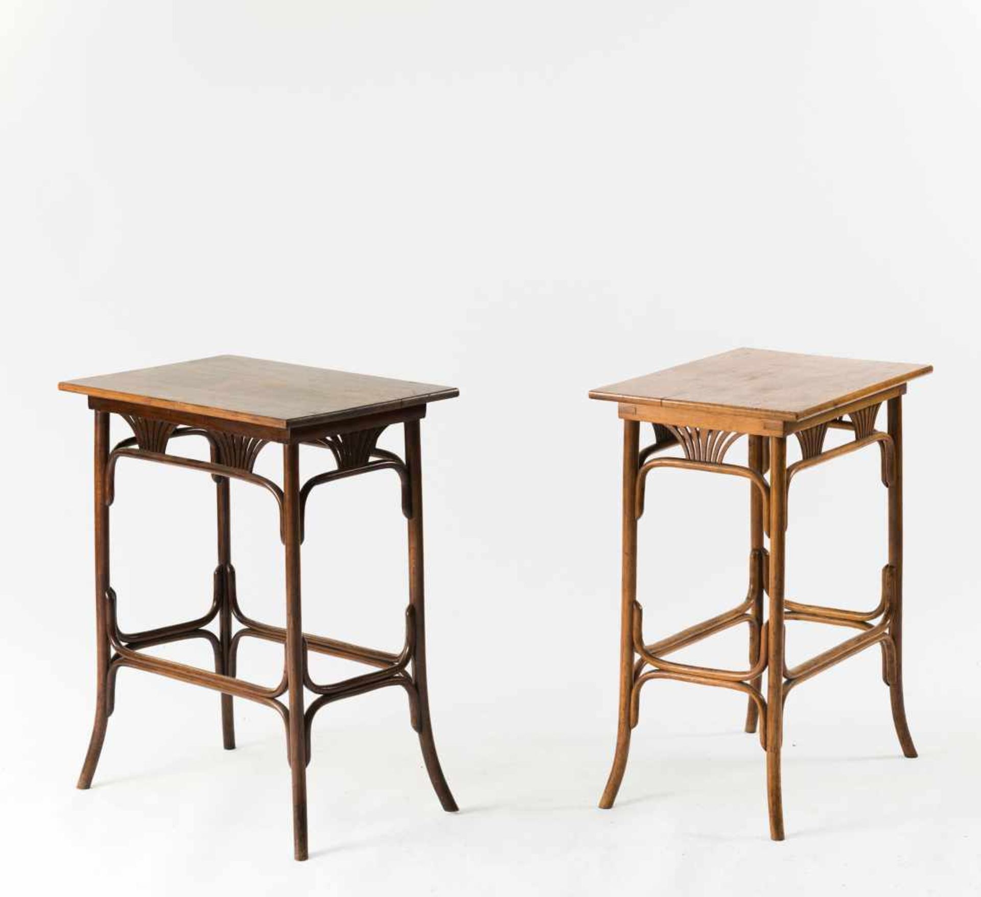 Zwei Beistelltische, 1910er Jahre Thonet, Wien H. 70,2 x 37,5 x 58 cm. Buchenholz- und Bugholz. - Bild 6 aus 10