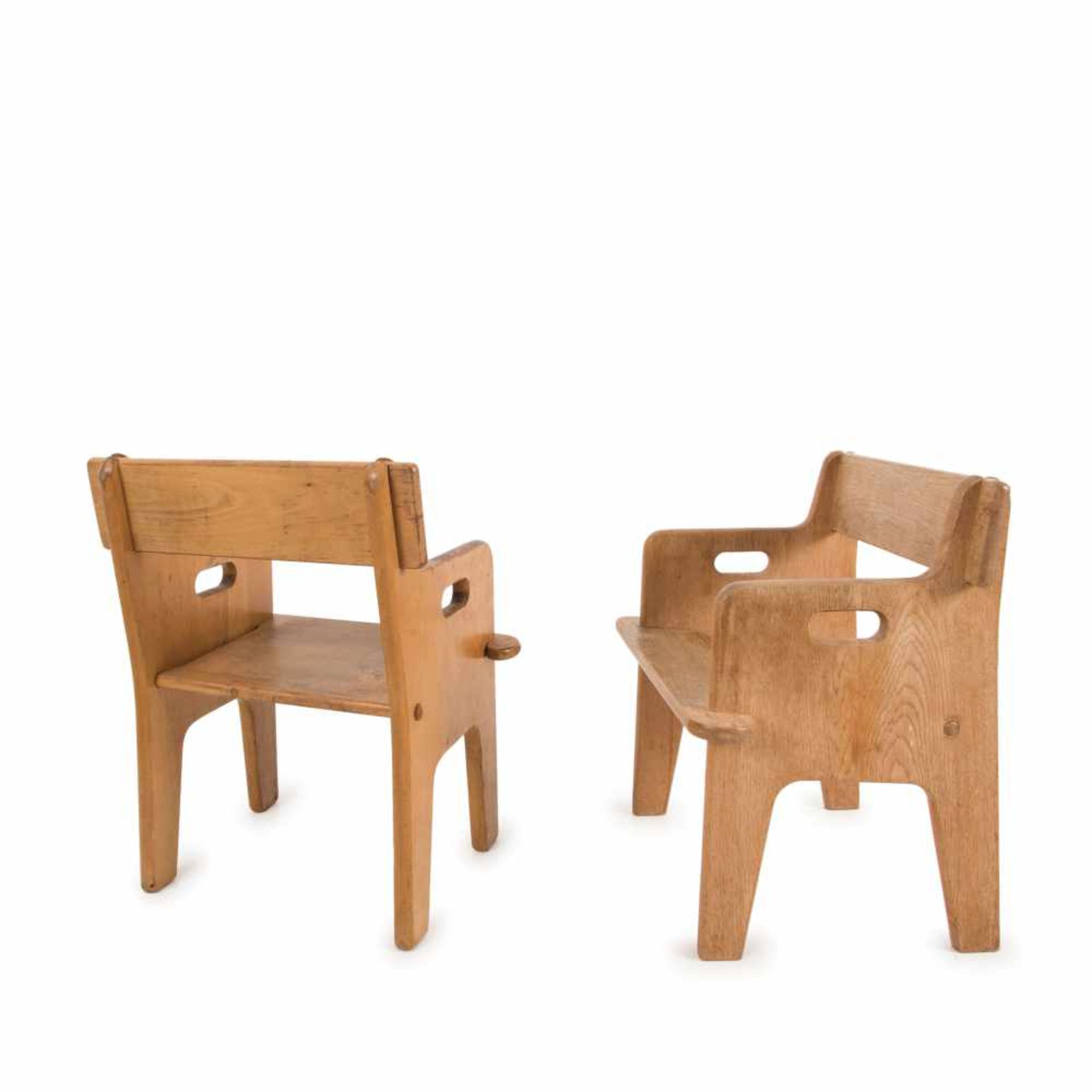 Zwei Kinderstühle 'Peter's chair', 1944 Hans J. Wegner H. 46 x 42,5 x 31,5 cm. Getama, Gedsted.