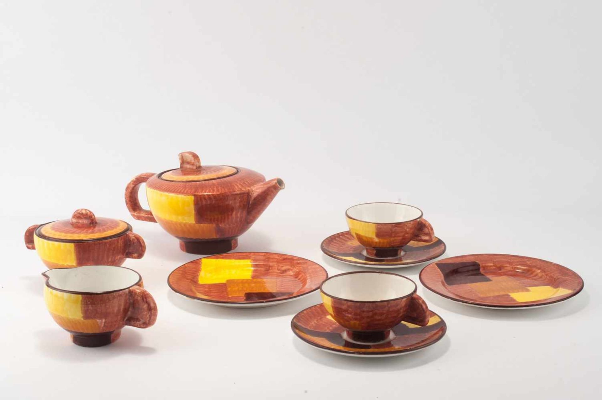 Teeservice, um 1928 Eva Zeisel-Stricker Sieben Teile. Teekanne: H. 13 cm; Milchkanne: H. 6,7 cm; - Bild 2 aus 2