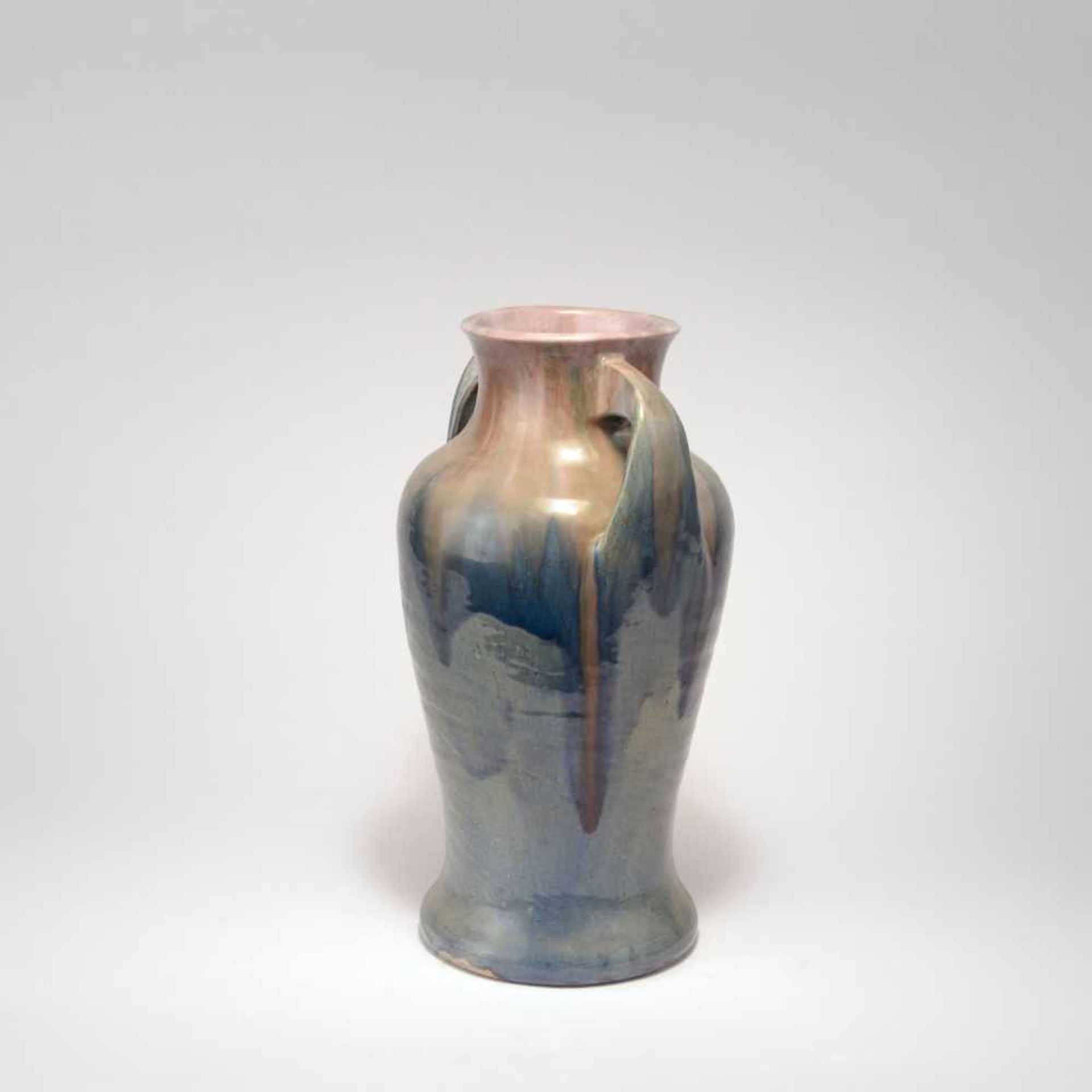 Vase, 1902-1913 Hermann Mutz, Altona H. 36,5 cm. Steingut, blau und braun glasiert. Bez.: MUTZ - Bild 2 aus 3