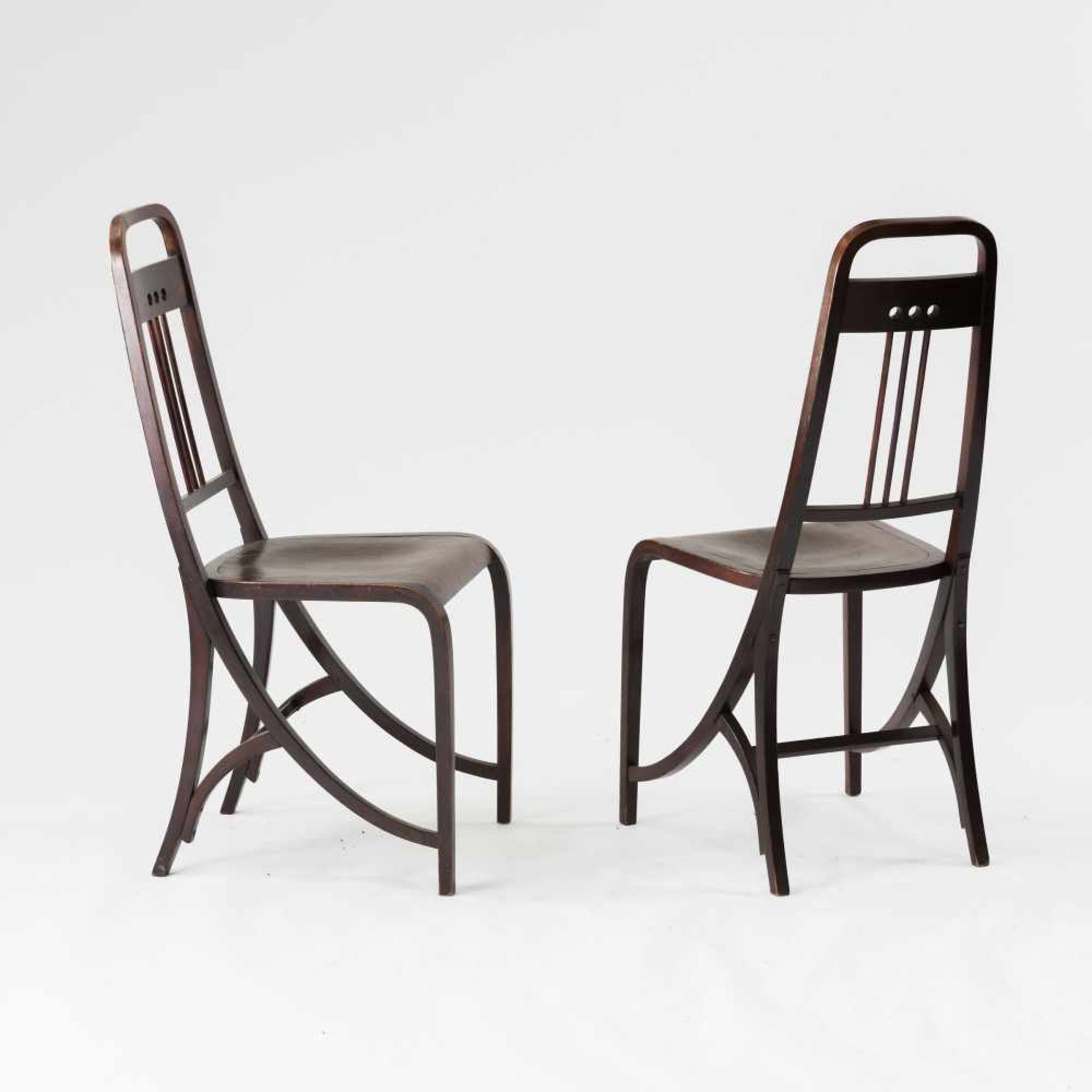 Zwei Stühle '511', um 1905 Thonet, Wien H. 99,5 x 41,5 x 55,5 cm. Buchenholz, Schichtholz, dunkel - Bild 4 aus 6