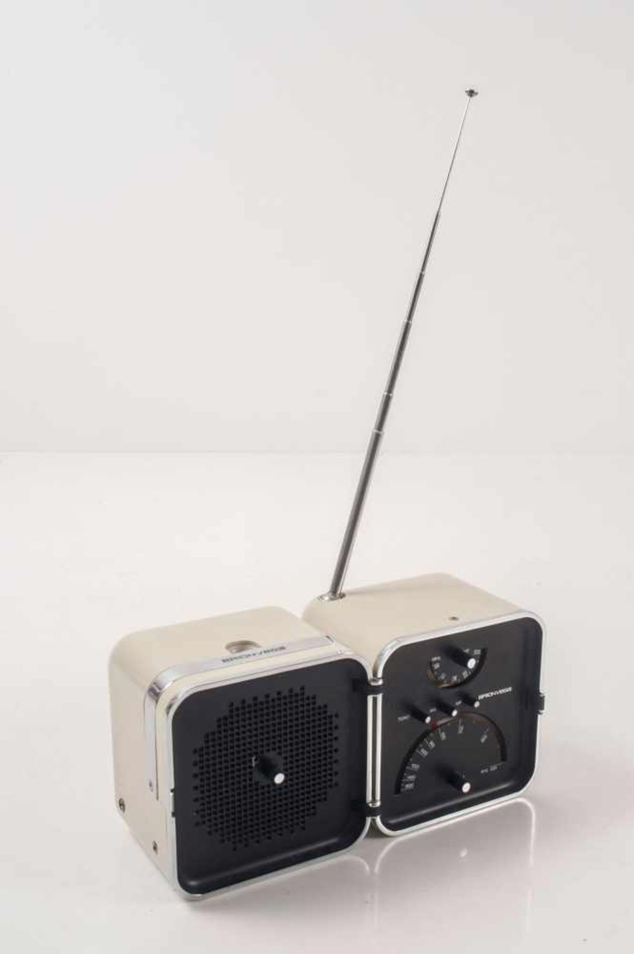 Klappradio 'TS 502', 1964 Richard Sapper; Marco Zanuso H. 13 x 26,5 x 13 cm (aufgeklappt). - Bild 6 aus 6