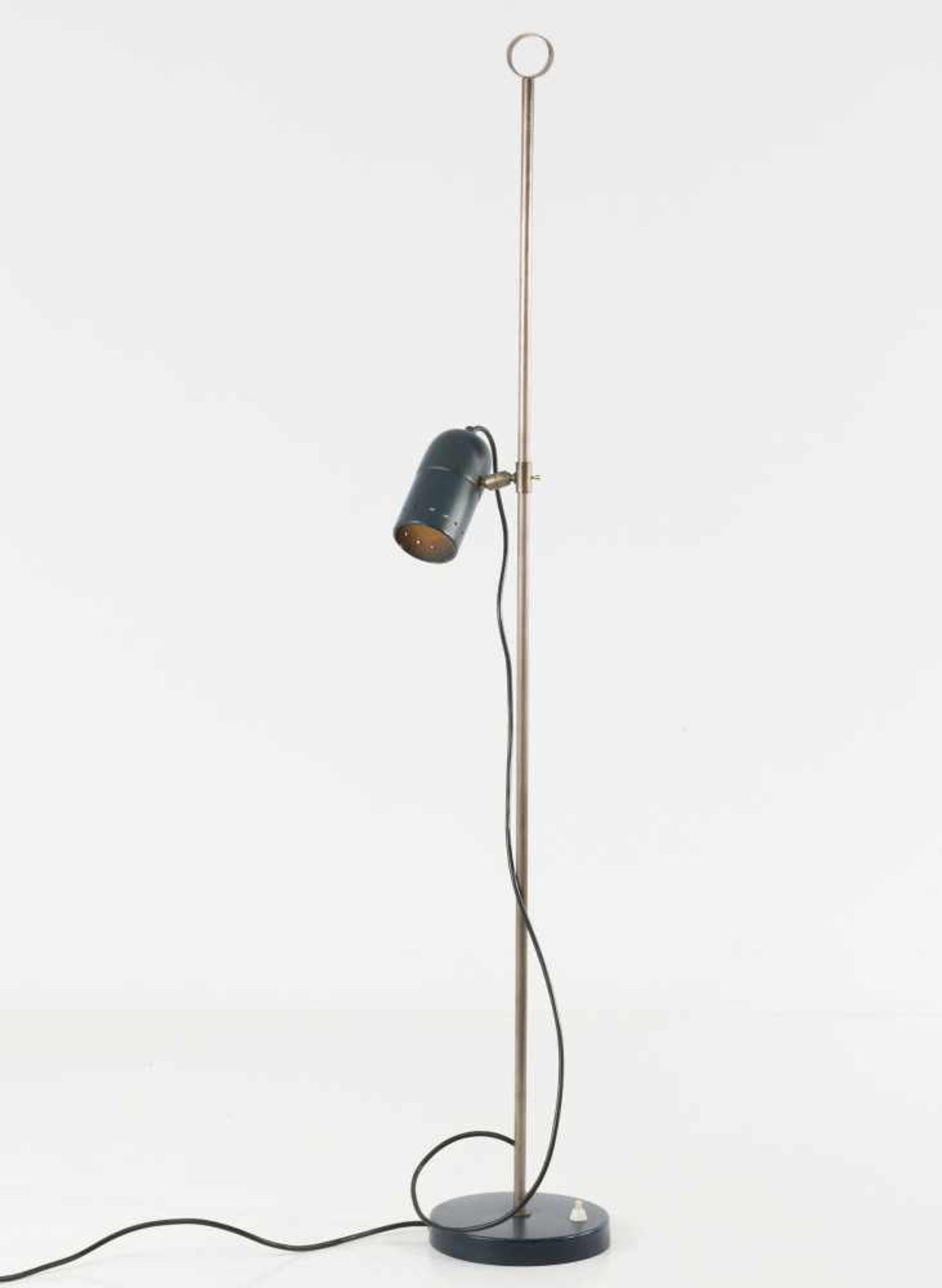 Stehleuchte, 1950er Jahre Oluce, Mailand (zugeschrieben) H. 118 cm, Dm. 6,5 cm. Messingrohr, - Bild 6 aus 6